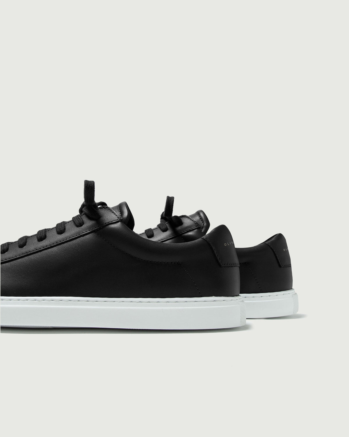 Low 1 | Black (EE Wide)